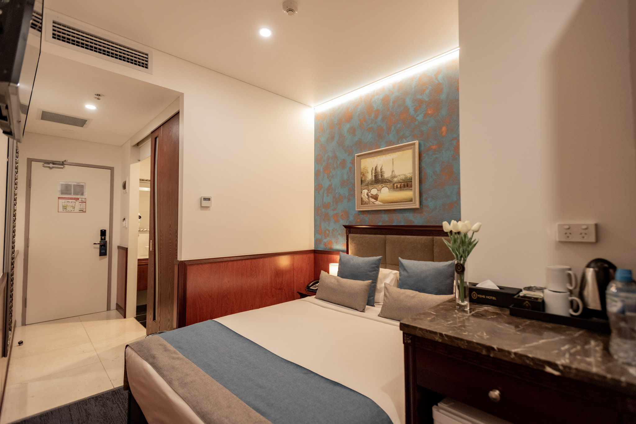 Queen Standard Room